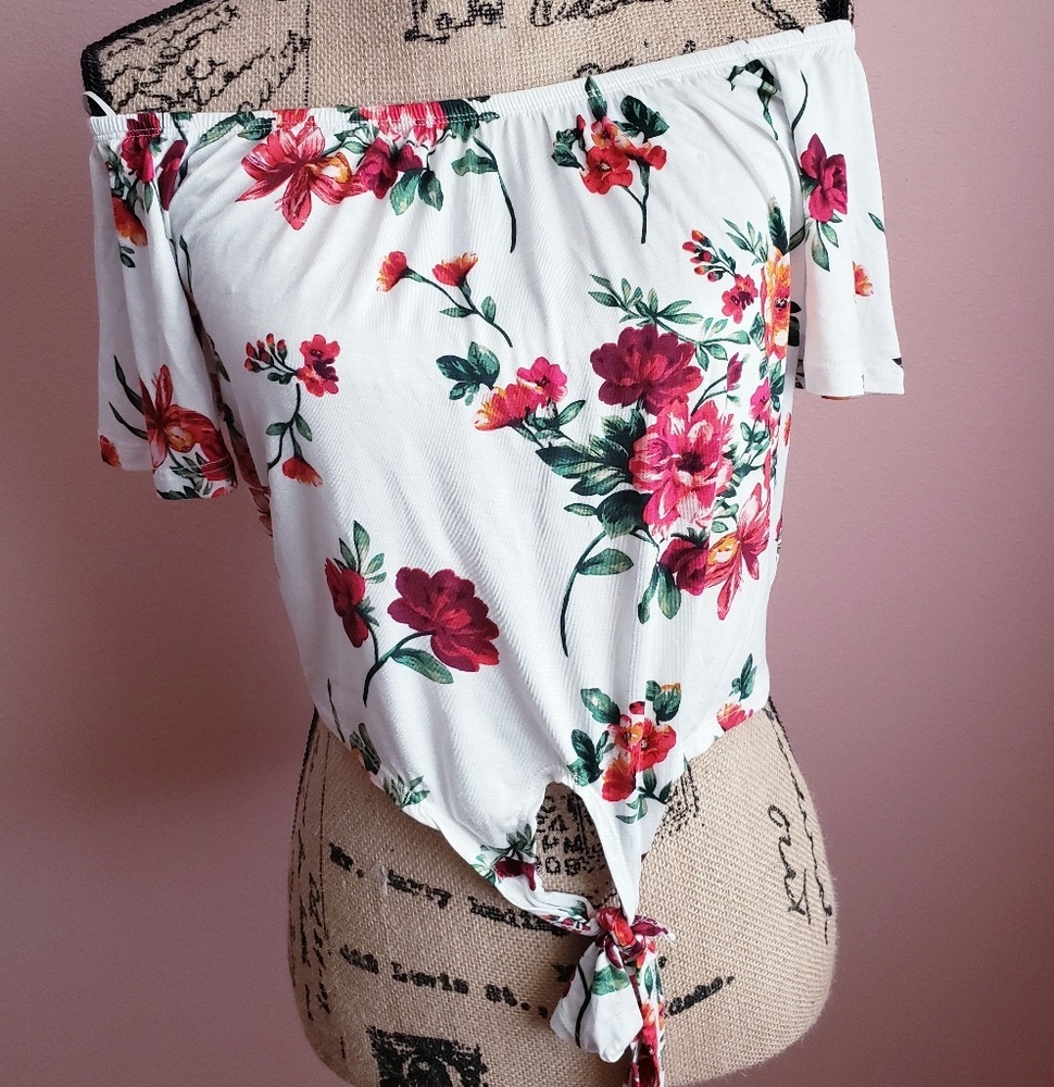 NEW Floral off shoulder tieknot top